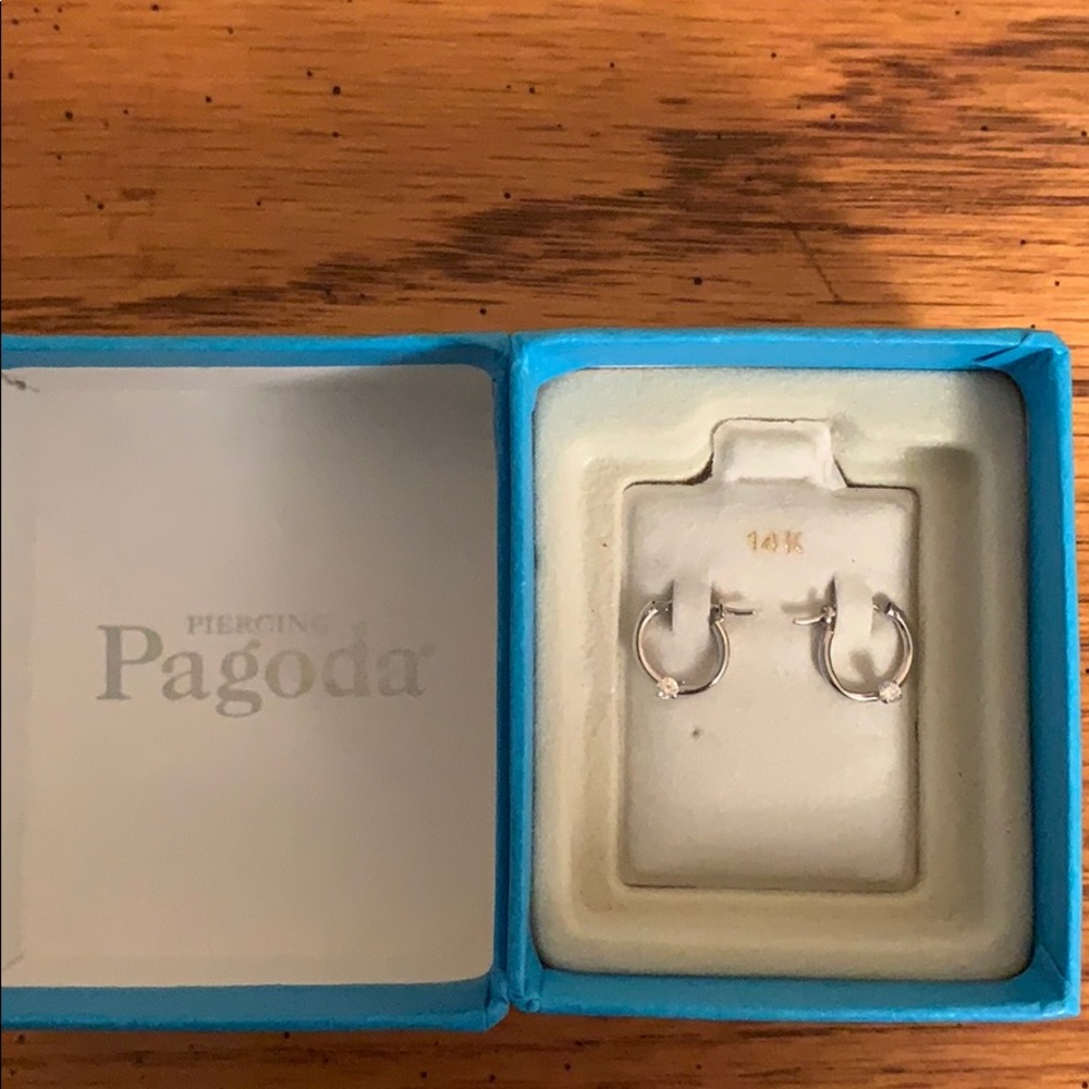 Little girls 14k whit gold earrings